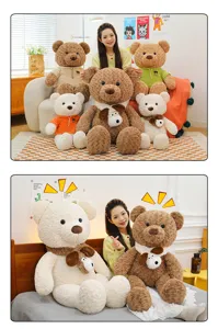 Osuitos de peluche suaves en marrón y blanco con sudaderas y bufandas de cabeza de perro.