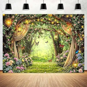 Sfondo fotografico fiabesco con arco di fiori nel bosco per compleanno