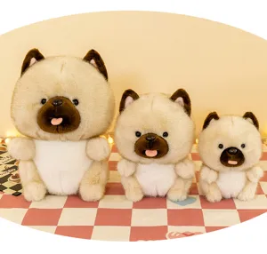Tre teneri cani di peluche di diverse dimensioni con orecchie e muso marroni