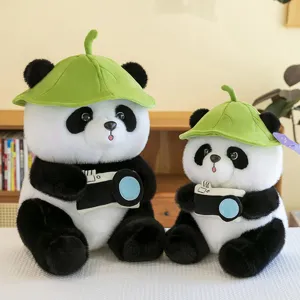 Lindo Juguete de Peluche de Panda con Cámara y Sombrero de Hoja Verde Muñeca de Animal Relleno Suave para Niños Regalo