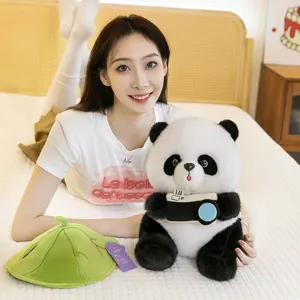 Adorable peluche de panda gigante con cámara y accesorio de sombrero de hoja verde