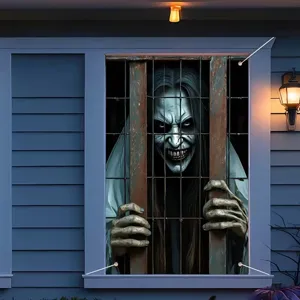 Halloween-Grusel-Fensterteppich mit Geistergesicht für die Außendekoration im Freien.