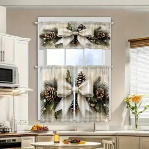 Tende da cucina natalizie con pigne rami di pino e fiocchi bianchi decorativi