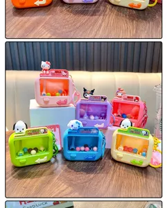 Miniformat Sanrio-Charakter Ballgreifmaschine Spielzeug Schlüsselanhänger in bunten Farben