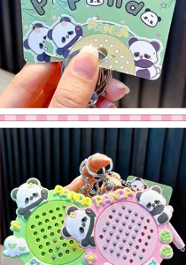 Detailansicht Panda Magnet Zeichenbrett Schlüsselanhänger mit bunten Stiften