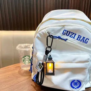 Vintage Mini-Laterne Schlüsselanhänger mit leuchtender LED-Kerze für Rucksack-Dekoration