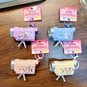 Set mit 4 niedlichen Kamera-Projektor-Schlüsselanhängern mit Stativ und Lichtfunktion