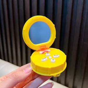 Portachiavi creativo a forma di console musicale gialla con specchio ribaltabile