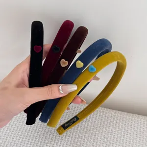 Serre Tête Cœur Floqué Coloré pour Femmes Bandeau en Velours Rembourré en Éponge Accessoires de Coiffure Quotidiens Élégants