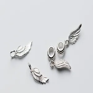 Detailweergave van S925 sterling zilveren engelenvleugel bedeltjes voor DIY-sieraden