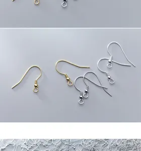 Detalle de ganchos de oreja de plata S925 con cuenta para creación de joyas DIY