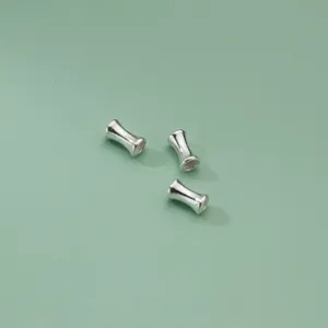 Drei S925 Sterling Silber Bambus Knoten Rohrperlen für DIY Schmuckherstellung auf Grün