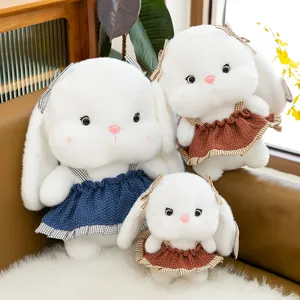Trio de lapins en peluche blancs avec robes tricotées, cadeau idéal pour les enfants