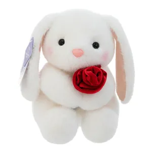 Schattige witte pluche konijn met rode fluwelen roos voor kinderen en decoratie