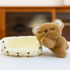 Niedliches schlafendes braunes Plüschbären-Ornament mit gepunktetem Stoffbett für Schreibtisch