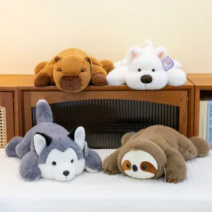 Set de peluches adorables de carpincho, husky, perezoso y samoyedo en postura tumbada