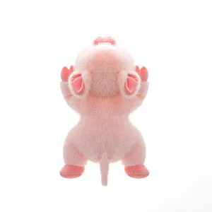 Vista posteriore di un morbido cuscino di peluche a forma di maiale rosa con coda