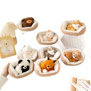 Lindos adornos de escritorio de peluche de animales durmiendo con gatos pandas y zorros