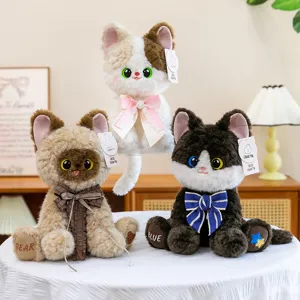 Set de tres adorables gatos de peluche con lazos de colores para regalos infantiles