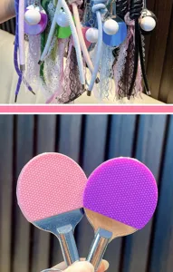 Detailansicht von Mini-Tischtennisschläger-Anhängern mit Spitzenband und Gummistruktur.