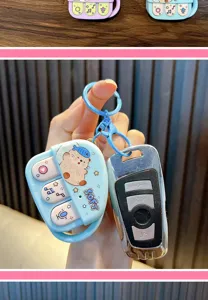 Vue détaillée du porte-clés jouet enregistreur hamster bleu avec clé de voiture