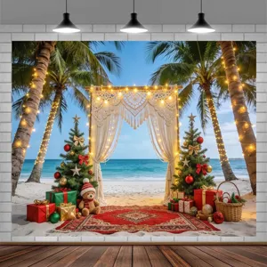 Tropische strand kerst achtergrond banner met palmbomen en vakantie cadeaus.