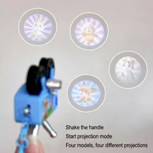 Schattige handbediende dierenprojector sleutelhanger met vier leuke lichtpatronen