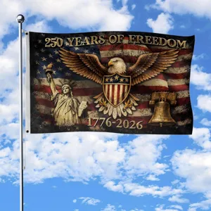 Grand drapeau USA 250e anniversaire avec aigle et statue de la Liberté sur ciel bleu
