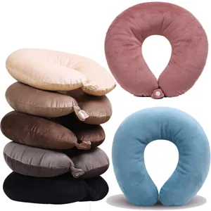 Comfortabel U-vormig reiskussen in meerdere kleuren, ideal voor auto en kantoor.