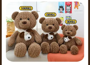 Comparativa de osos de peluche marrones de 105 cm, 85 cm y 65 cm en un sofá