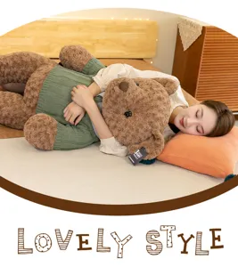 Peluche orsetto morbido con maglione verde, dolce bambola compagna di sonno per la camera.