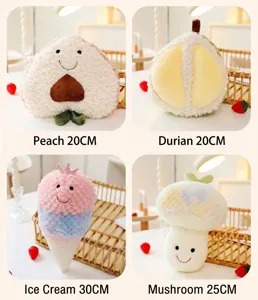 Vista dettagliata di vari peluche tra cui motivi di pesca, durian, gelato e funghi.