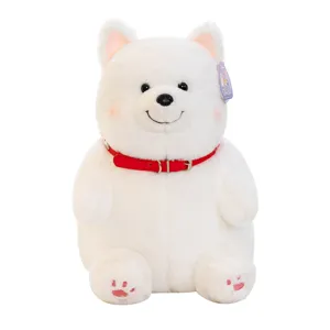 Schattige cartoon Samojeed hond knuffel met rode halsband, zacht cadeau voor kinderen.