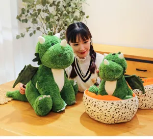 Niedliches transformierbares Dinosaurier Ei Plüschtier Set, weiche Drachen Puppe Detailansicht.