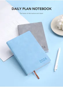 Vue détaillée du carnet de planification A5 avec une couverture en texture de peau
