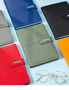Premium zakelijke notitieboekjes van PU-leer met elegante metalen gespsluitingen