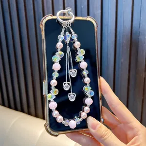 Elegante colgante para móvil de perlas rosas y cristal con dijes de corazón