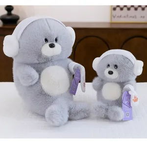 Vista detallada de peluches de león marino gris con piel suave y orejeras