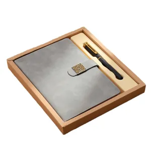 Elegante set regalo taccuino in pelle grigia e penna dorata in scatola kraft premium