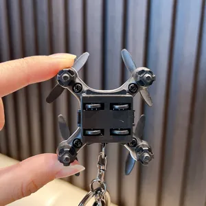 Mini zwart drone model sleutelhanger met vier propellers en metalen ring hanger
