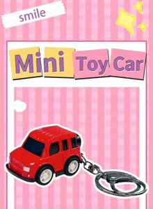 Primo piano di un portachiavi a forma di mini auto rossa in lega con retrocarica