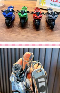 Dettaglio di un portachiavi creativo per moto in lega attaccato a una chiave auto