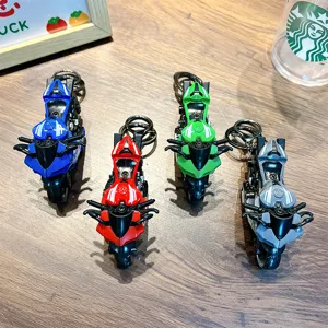 Set creativo di portachiavi a forma di moto in lega in quattro vivaci colori e design sportivi