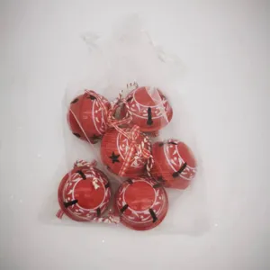 Set aus 6 roten Weihnachtsglocken mit Schneeflocken- und Sternmustern im Beutel