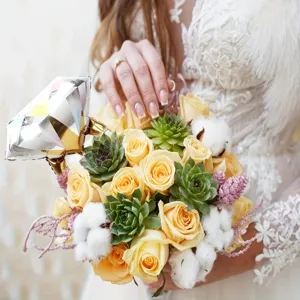 Elegante globo de papel de aluminio con forma de anillo de diamantes para bodas.