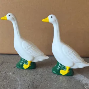 Dos estatuas de gansos blancos de 7 pulgadas para decoración de jardín y mesa de hogar