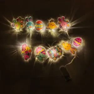 Vista detallada de pegatinas de Pascua LED con bonitos dibujos de conejitos y huevos
