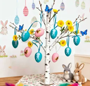 Detalle macro de huevos de Pascua azules y rosas con siluetas de conejos en abedul decorativo.