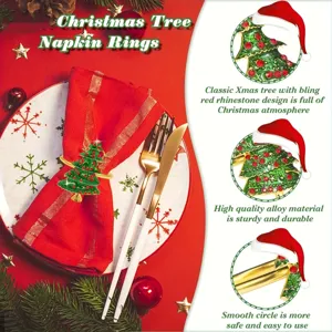 Detalles en primer plano del servilletero de árbol de Navidad de aleación para la mesa