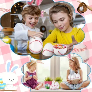 Kinder spielen mit 15 cm großen, aufklappbaren Osterbeiern im Baseball-Design.
